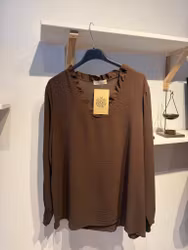 Vera V-neck