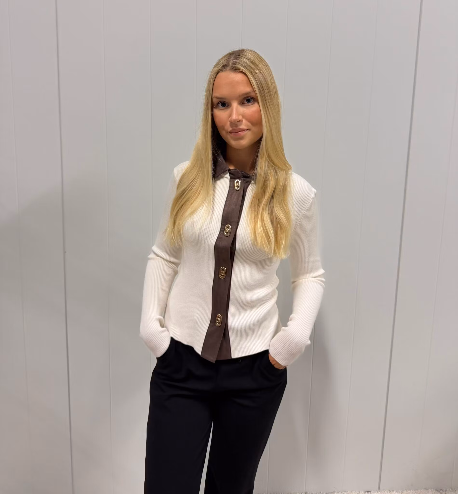 Britney collar SWEATER