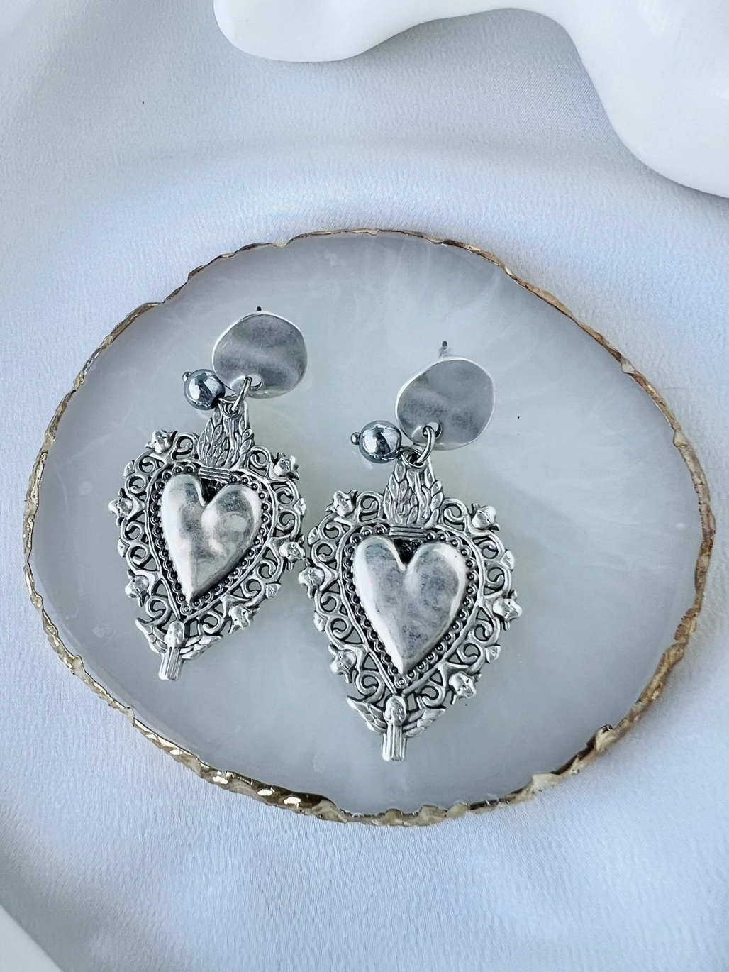 Silver- och guldkrona vintage hjärtörhängen