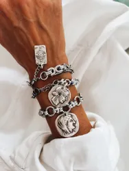 Silver- och svart armbandstack