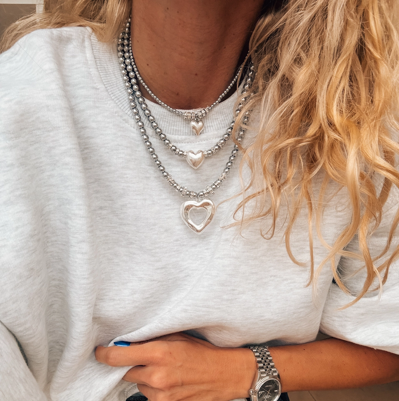 Hematitpärlhalsband med silverhjärthängen