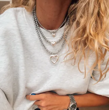 Hematitpärlhalsband med silverhjärthängen