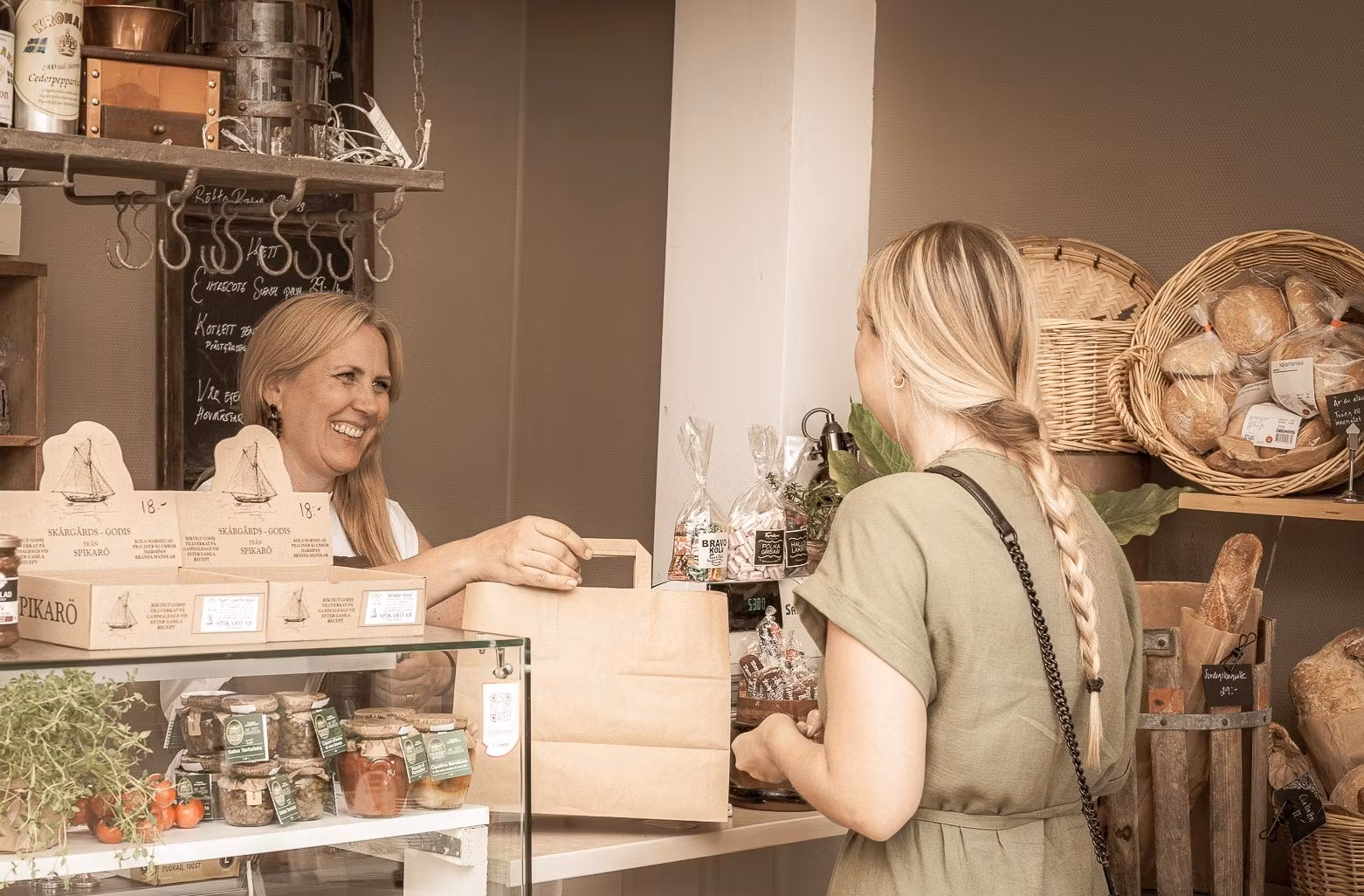Mellanfjärdens Deli