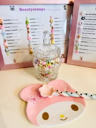 Beautyscoop en box fylld med skönhet och må bra produkter för guldkant på din tillvaro