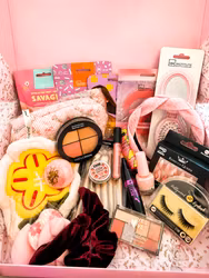 Beautyscoop en box fylld med skönhet och må bra produkter för guldkant på din tillvaro