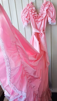 Princessklänning ljusrosa med vit spets