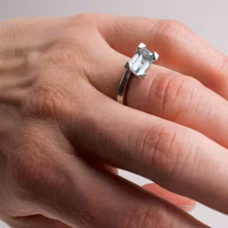 Ring med klofattad akvamarin