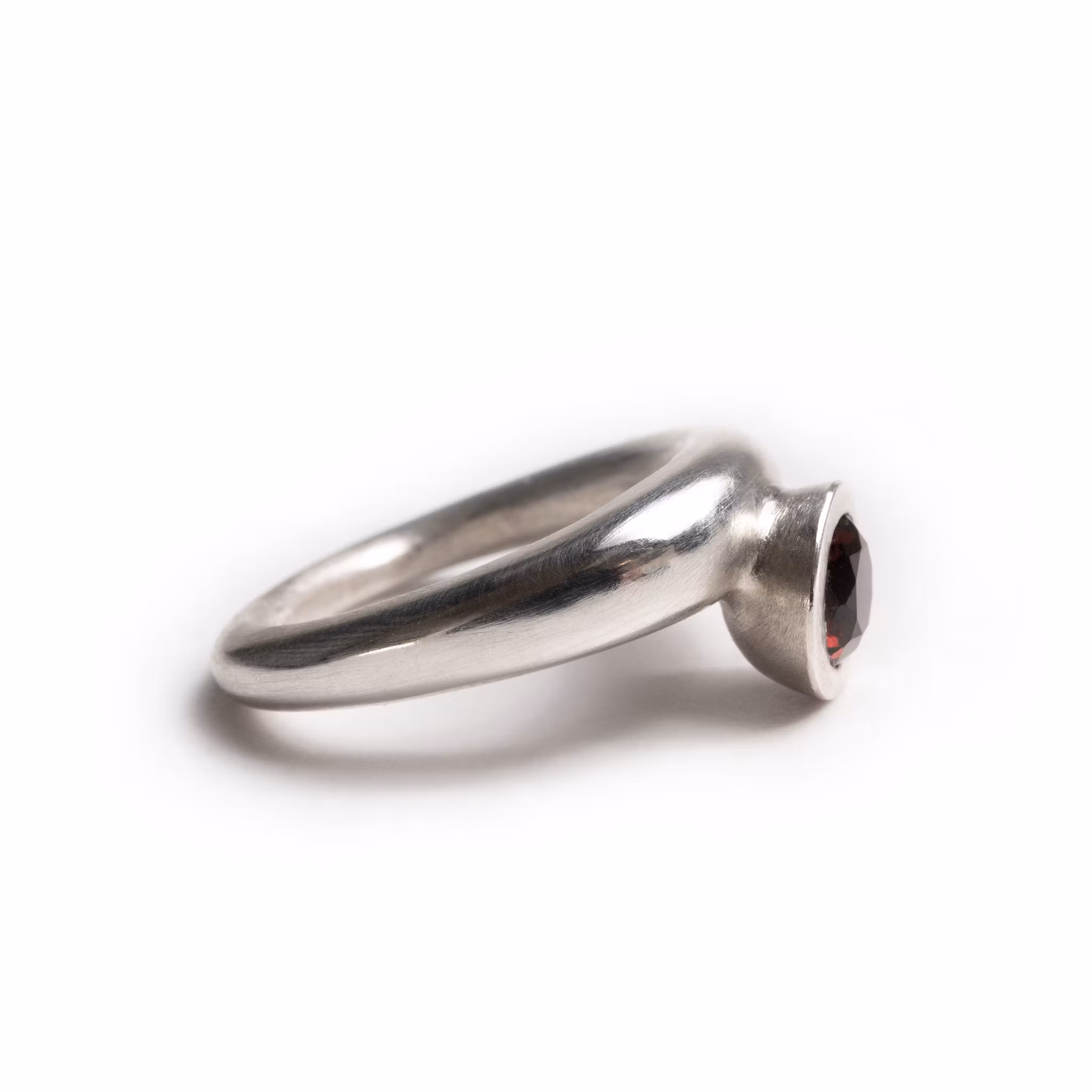 Ö-ring med granat