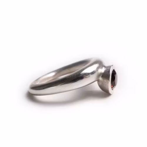 Ö-ring med granat