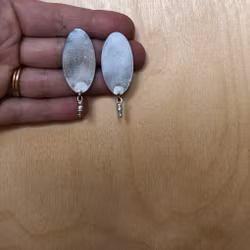 OVAL med svarvade knoppar