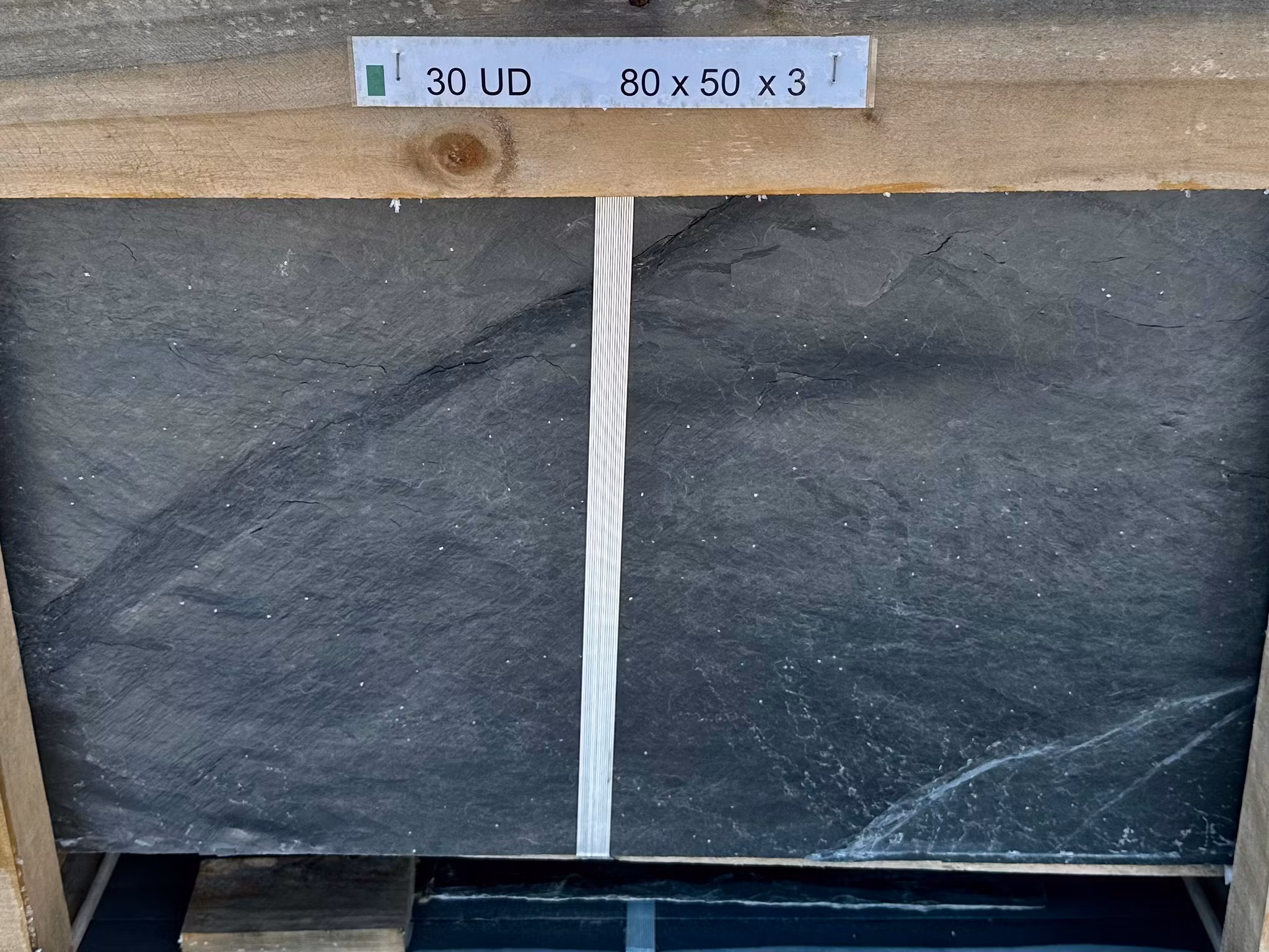 Svart Vega Flammad Mark: 800 x 500 x 30 mm