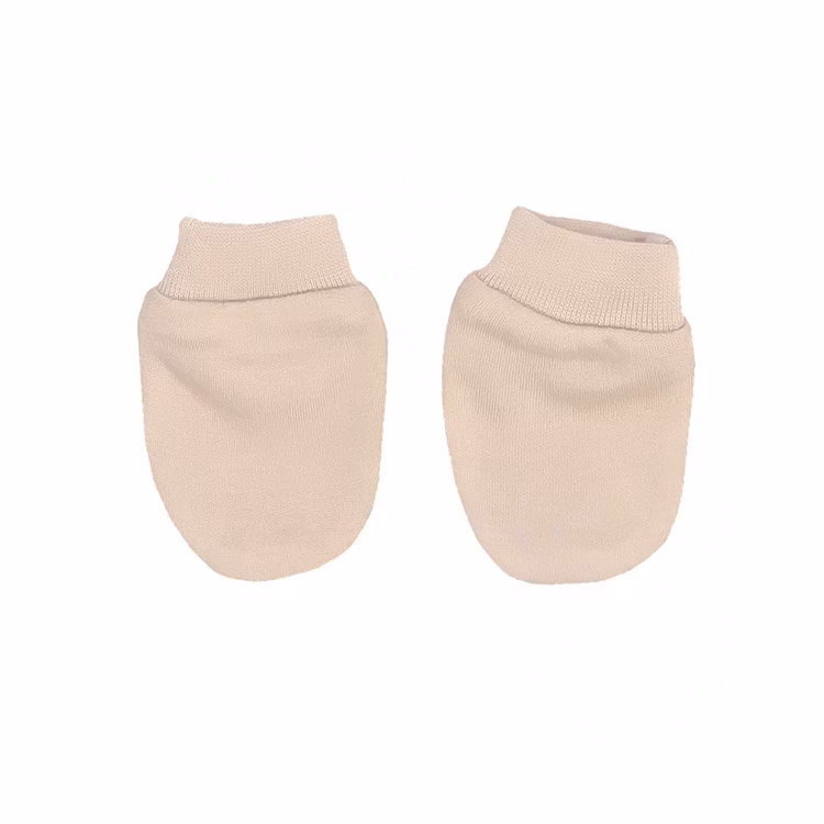 Beige vantar från kollektionen Tiger. Vantarna har mudd vid handleden.
