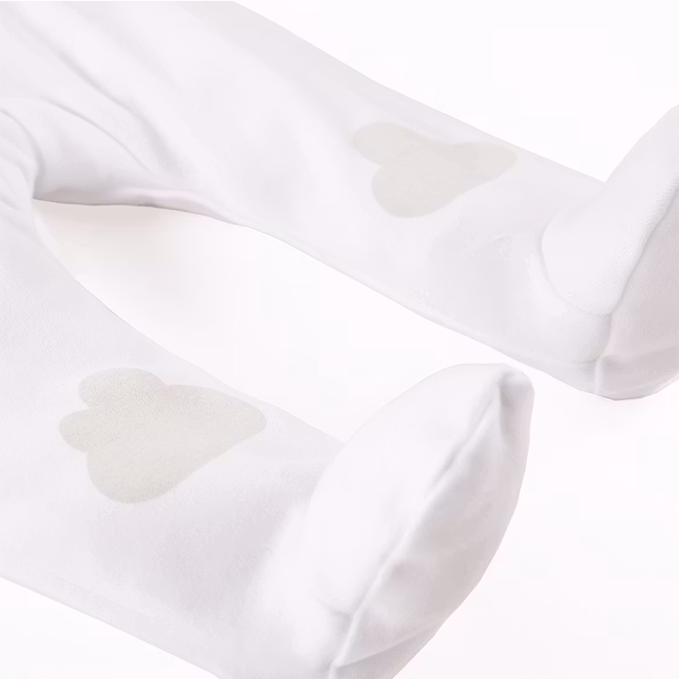 Liggande vit byxa från kollektionen Baby Mellow