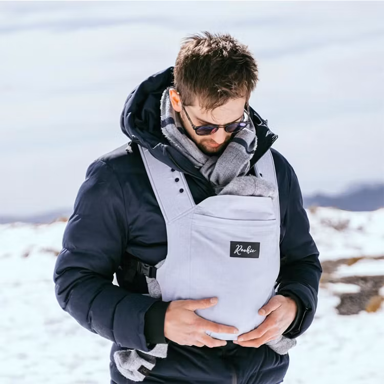 Man med ROOKIE Premium baby bärsele - Grey