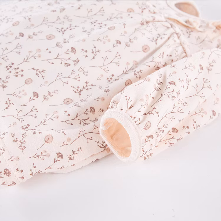Ärm av beige tunika med blommigt mönster - Bloom