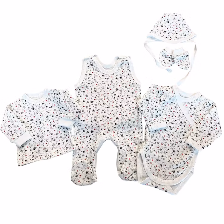 Vitt babystartpaket i 5 delar med blommigt mönster