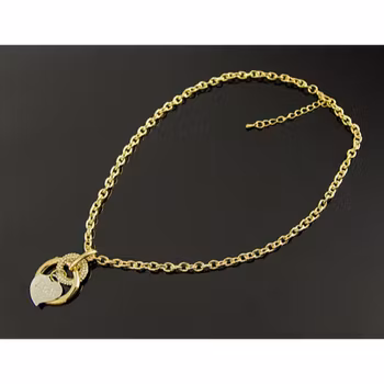 Vackert halsband med ett hjärta