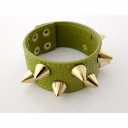 Armband med nitar grönt