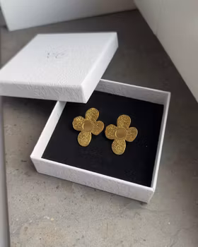 Blom örhängen Guld