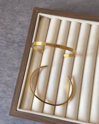 ’2015 - 2025’ - Armband GULD