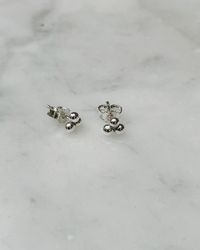 Three-stud - litet örhänge i återvunnet silver