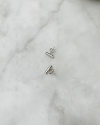 Bar-stud - litet örhänge i återvunnet silver