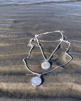 La luna - handtillverkat halsband av återvunnet silver