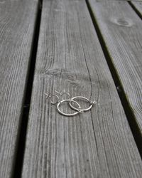 Venus Hoops - örhängen i silver med kvinnosymbol
