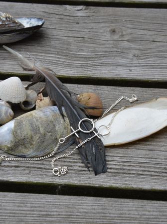 Venus 1.2 - handtillverkat silverarmband med kvinnosymbol