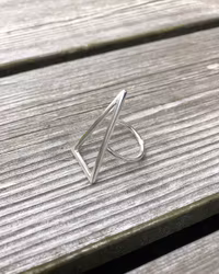 Triangle - handgjord ring i återvunnet silver