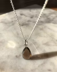Smokey - handgjort halsband i återvunnet silver