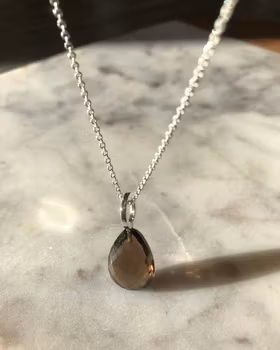 Smokey - handgjort halsband i återvunnet silver