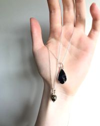 Iolit - handgjort halsband i återvunnet silver