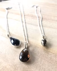 Smokey - handgjort halsband i återvunnet silver