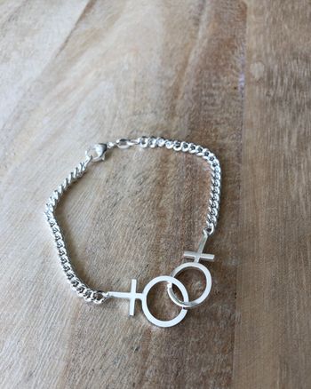 Sisterhood - handtillverkat silverarmband med kvinnosymboler