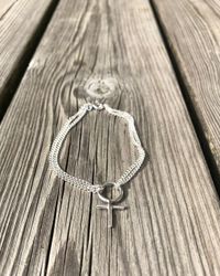 Venus 2.0 - handtillverkat silverarmband med kvinnosymbol