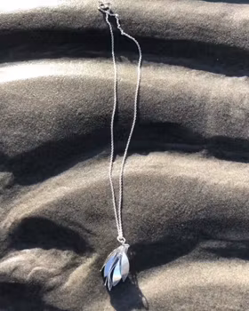 Leafs - handgjort halsband i återvunnet silver