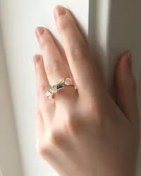 Twist - handtillverkad ring i återvunnet silver