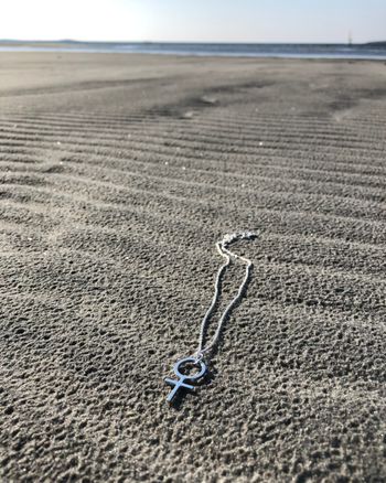 Venus 3.0 - halsband i återvunnet silver med kvinnosymbol