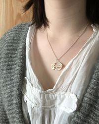 Peace - handgjort halsband av återvunnet silver
