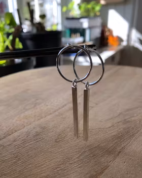 Round and Square - örhängen i återvunnet silver