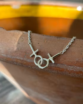 Sisterhood small- handtillverkat silverarmband med kvinnosymboler