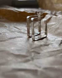 Square - enkla örhängen i återvunnet silver