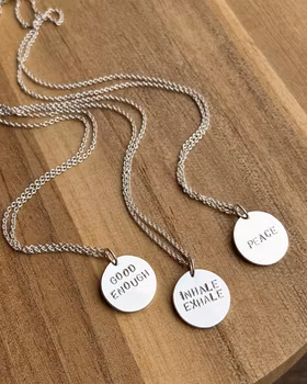 Text Silver plate necklace round - handgjort halsband av återvunnet silver