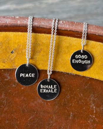 Text Silver plate necklace round - handgjort halsband av återvunnet silver
