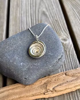 Shell - gjutet halsband i återvunnet silver
