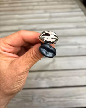 Lips - handgjord ring i återvunnet silver