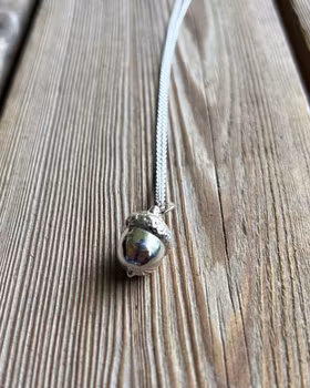 Acorn - gjutet halsband i återvunnet silver