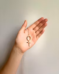 Venus Large - handgjort halsband i återvunnet silver med kvinnosymbol