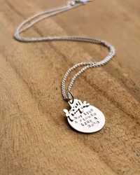 Fragile - handtillverkat halsband i återvunnet silver